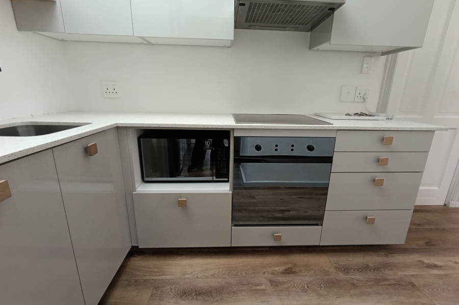 1 Bedroom Property for Sale in Sea Point Western Cape